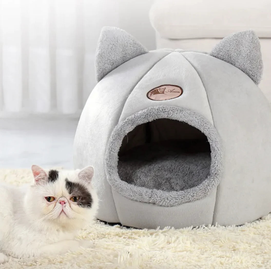 Fully Enclosed Warm Cat Nest